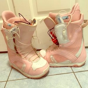 Women’s Burton Mint snowboard boots